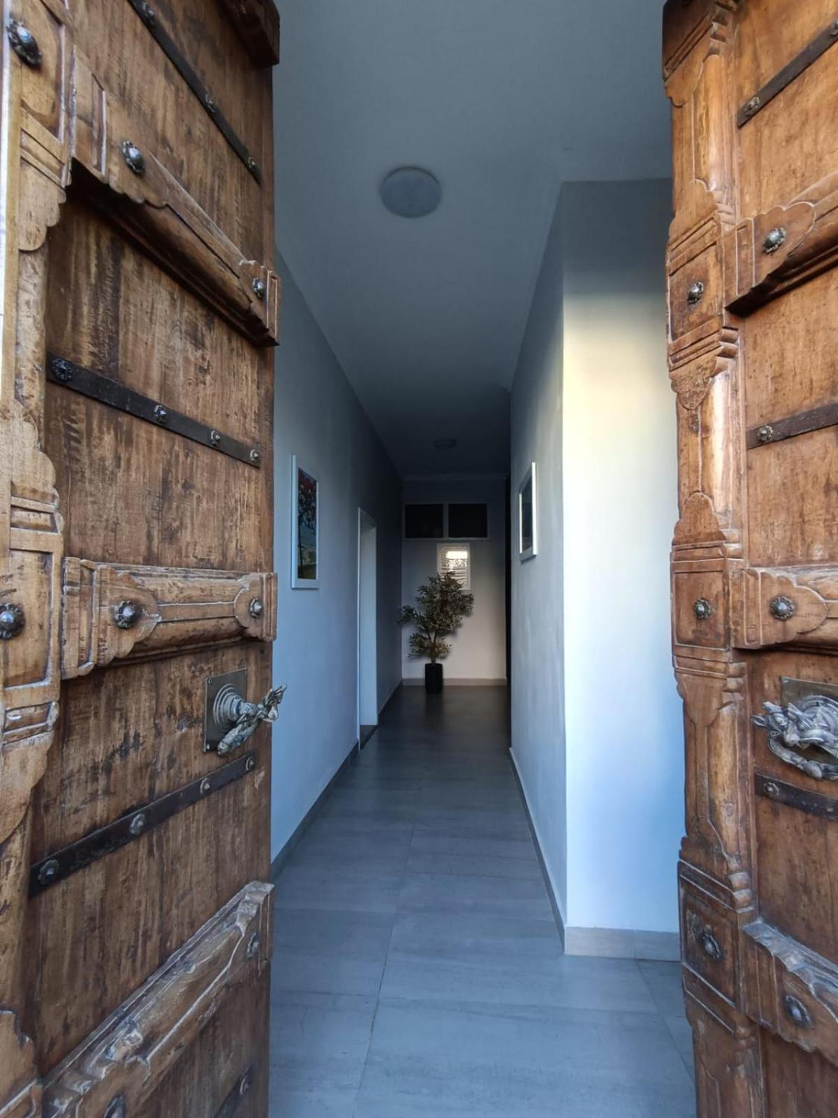Newly Renovated Studio Apartment With Rooftop Pool, Few Steps To The Beach Flic en Flac Exterior photo