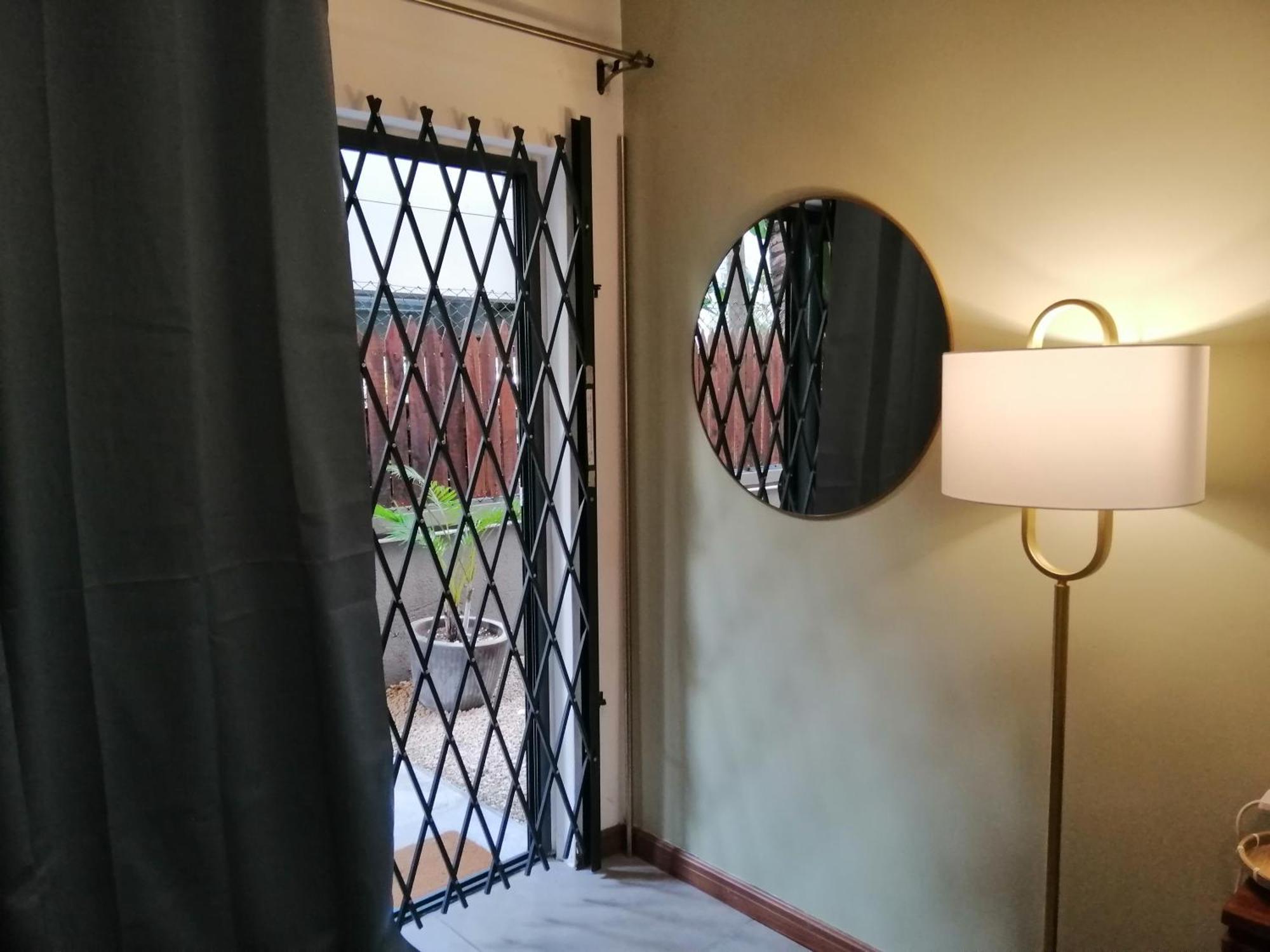 Newly Renovated Studio Apartment With Rooftop Pool, Few Steps To The Beach Flic en Flac Exterior photo