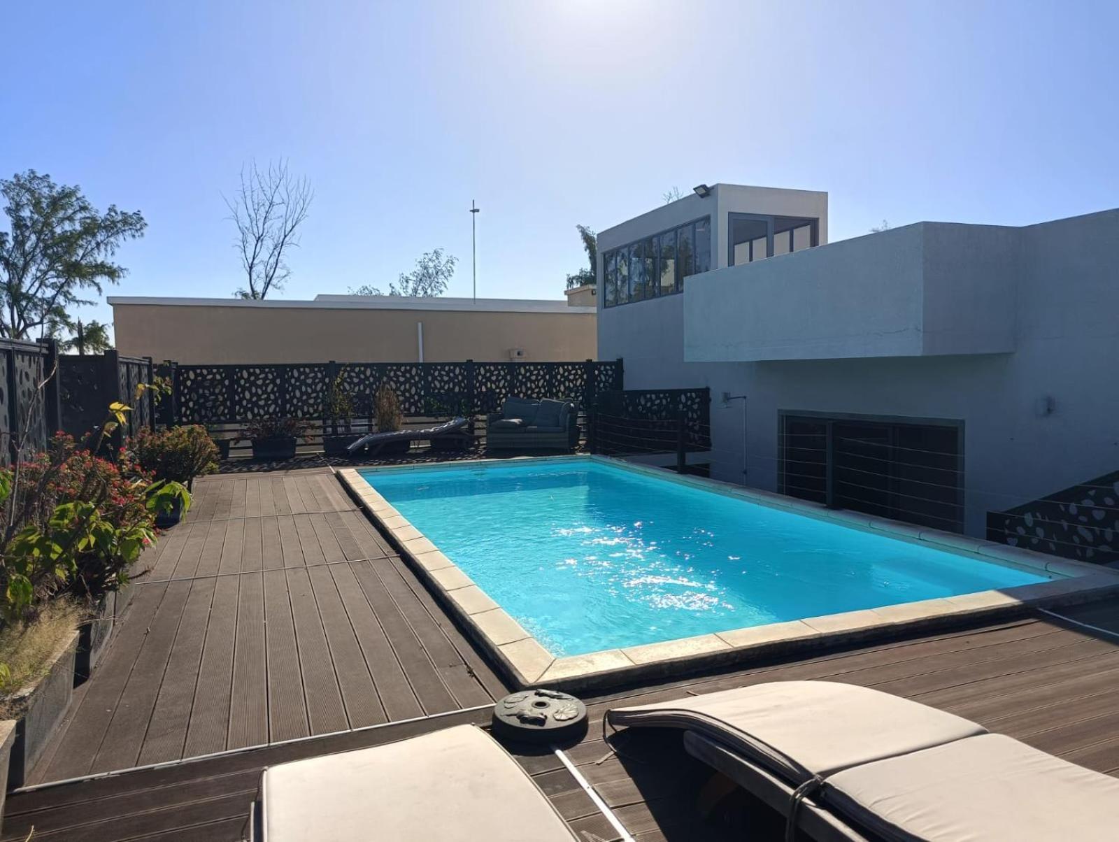 Newly Renovated Studio Apartment With Rooftop Pool, Few Steps To The Beach Flic en Flac Room photo